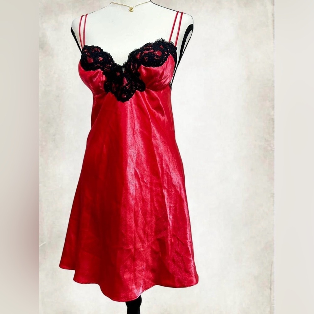 Vintage Gold Label Victoria's Secret Red Satin Chemise with Black Lace Trim - Picture 4 of 7